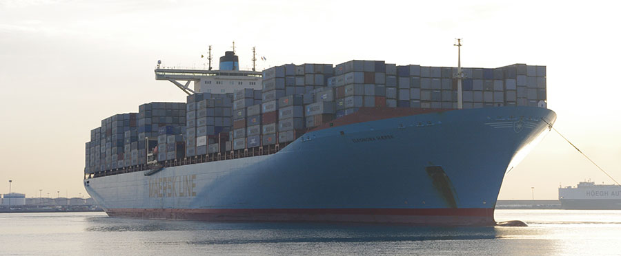 Barco Maersk cargado con contenedores