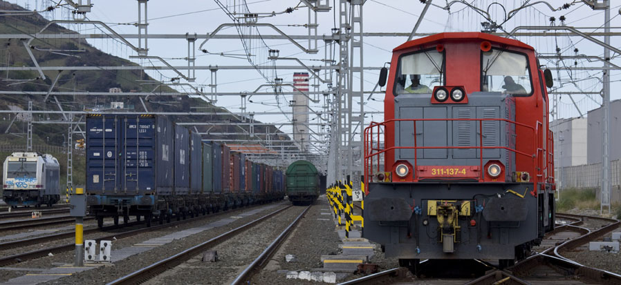 tren en estación de mercancías